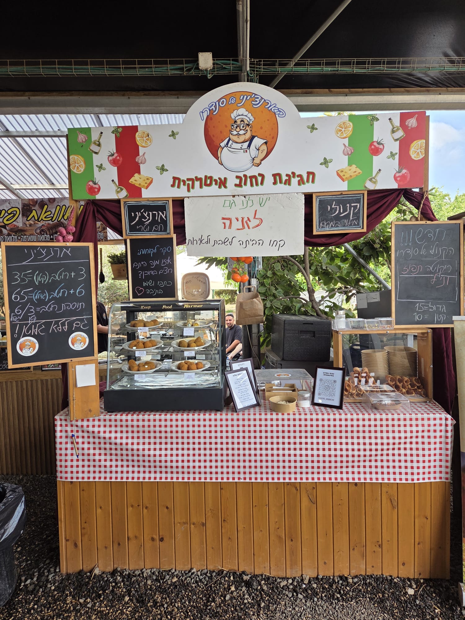 הדוכן של הארנצ'יני של סנדרו, מבט כללי